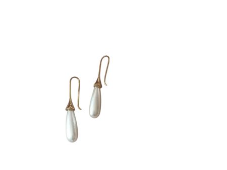 Pearl water droplet earrings Fashion