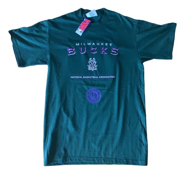 Vintage Milwaukee Bucks T-Shirt For Sale